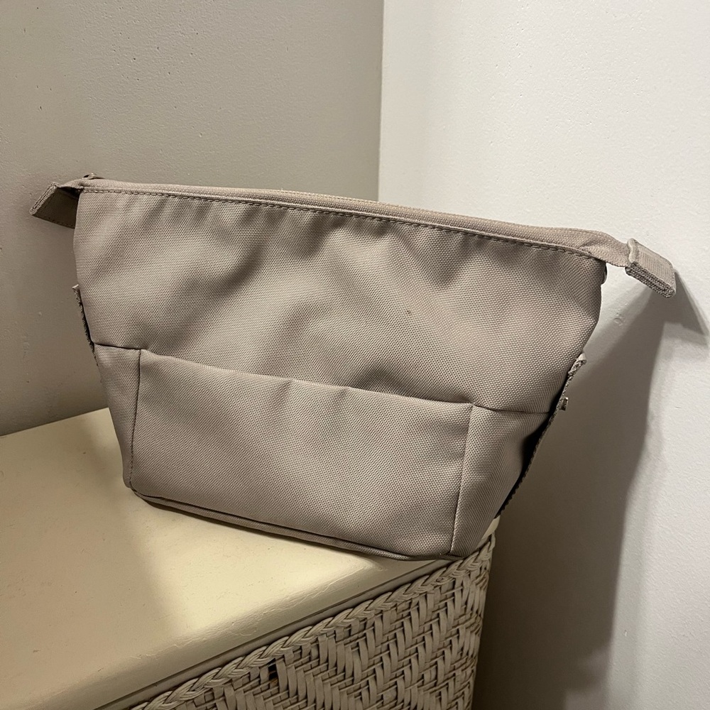 Everlane Catchall Toiletry Bag